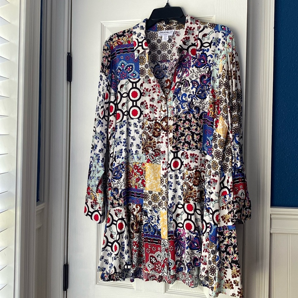 NWOT floral patchwork flounce hem long sleeve collared button up tunic